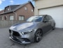 Mercedes-Benz A-klasse 180 AMG Aut Panoramadak Nightpakket Widescreen AmbientLight Keyless SportLeder Led Camera 18" Pdc