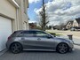 Mercedes-Benz A-klasse 180 AMG Aut Panoramadak Nightpakket Widescreen AmbientLight Keyless SportLeder Led Camera 18" Pdc
