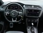 Volkswagen Tiguan 2.0 TSI 4Motion Highline | Wegklapbare trekhaak (220kg) | Parkeersensoren | Climate control | Adaptive cruise control |