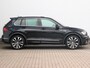 Volkswagen Tiguan 2.0 TSI 4Motion Highline | Wegklapbare trekhaak (220kg) | Parkeersensoren | Climate control | Adaptive cruise control |