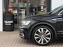 Volkswagen Tiguan 2.0 TSI 4Motion Highline | Wegklapbare trekhaak (220kg) | Parkeersensoren | Climate control | Adaptive cruise control |