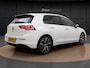 Volkswagen Golf 1.5 eTSI R-Line | 360 Camera | ACC | Stuur-/Stoelverwarming | Matrix LED | Parkeerhulp | Carplay | 18'' |