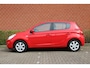 Hyundai i20 1.4i 101pk i-Catcher | NL-auto | 5 deuren | Climate control | Radio/CD | Lichtmetalen velgen | Elek. ramen | Stuurbekrachtiging | Bumpers in kleur |