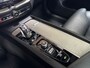 Volvo XC60 2.0 T8 Twin Engine AWD Inscription 391Pk Automaat (PANORAMADAK, APPLE CARPLAY, MEMORY SEATS, LEDER, ZWART HEMEL, STOELVERWARMING, GETINT GLAS, ELEK ACHTERKLEP, NIEUWE APK, NIEUWSTAAT)
