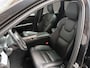 Volvo XC60 2.0 T8 Twin Engine AWD Inscription 391Pk Automaat (PANORAMADAK, APPLE CARPLAY, MEMORY SEATS, LEDER, ZWART HEMEL, STOELVERWARMING, GETINT GLAS, ELEK ACHTERKLEP, NIEUWE APK, NIEUWSTAAT)