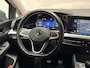 Volkswagen Golf 1.0 TSI Sport (APPLE CARPLAY, GROOT NAVI, KEYLESS, LM VELGEN, PARKEERSENSOREN, SPORTSTOELEN, SFEERVERLICHTING, CRUISE, NIEUWSTAAT)