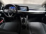 Volkswagen Golf 1.0 TSI Sport (APPLE CARPLAY, GROOT NAVI, KEYLESS, LM VELGEN, PARKEERSENSOREN, SPORTSTOELEN, SFEERVERLICHTING, CRUISE, NIEUWSTAAT)