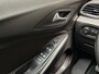 Opel Grandland X 1.2 Turbo Sport (APPLE CARPLAY, NAVIGATIE, CLIMATE, STUUR/STOELVERWARMING, SPORTSTOELEN, GETINT GLAS, TREKHAAK, PARKEERSENSOREN, CRUISE, NIEUWSTAAT)
