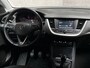 Opel Grandland X 1.2 Turbo Sport (APPLE CARPLAY, NAVIGATIE, CLIMATE, STUUR/STOELVERWARMING, SPORTSTOELEN, GETINT GLAS, TREKHAAK, PARKEERSENSOREN, CRUISE, NIEUWSTAAT)