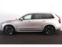 Volvo XC90 T8 Recharge AWD Plus Bright - Panorama/schuifdak - Luchtvering - IntelliSafe Assist & Surround - 360º Camera - Harman Kardon audio - Adaptieve LED koplampen - Verwarmde voorstoelen, stuur & achterbank - Parkeersensoren voor & achter - Elektr. bedienb. voorstoelen met geheugen - Draadloze tel. lader - Extra getint glas - 21' LMV