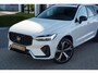 Volvo XC60 2.0 T6 Plug-in hybrid AWD Plus Dark Long Range | Harman Kardon | Elektrische verstelbare voorstoelen incl. geheugen | Adaptieve cruise control incl. BLIS | Stuurwielverwarming | Stoelverwarming voor & achter | Panoramisch schuif/kanteldak |