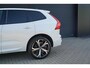 Volvo XC60 2.0 T6 Plug-in hybrid AWD Plus Dark Long Range | Harman Kardon | Elektrische verstelbare voorstoelen incl. geheugen | Adaptieve cruise control incl. BLIS | Stuurwielverwarming | Stoelverwarming voor & achter | Panoramisch schuif/kanteldak |