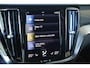 Volvo S60 B3 R-Design | Panoramadak | Stoelverwarming | Adaptive Cruise Control | Parkeerverwarming | BLIS | Parkeersensoren voor + achter | Parkeersensoren voor + achter | Parkeercamera | 19'' Lichtmetalen velgen |