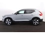 Volvo XC40 B3 Plus Dark - Panorama/schuifdak - IntelliSafe Assist & Surround - 360º Camera - Harman Kardon audio - Adaptieve LED koplampen - Verwarmde voorstoelen & stuur - Parkeersensoren voor & achter - Elektr. bedienb. voorstoelen met geheugen links - Draadloze tel. lader - Extra getint glas - 19' LMV