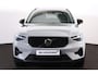 Volvo XC40 B3 Plus Dark - Panorama/schuifdak - IntelliSafe Assist & Surround - 360º Camera - Harman Kardon audio - Adaptieve LED koplampen - Verwarmde voorstoelen & stuur - Parkeersensoren voor & achter - Elektr. bedienb. voorstoelen met geheugen links - Draadloze tel. lader - Extra getint glas - 19' LMV