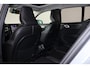 Volvo XC40 B3 Plus Dark - Panorama/schuifdak - IntelliSafe Assist & Surround - 360º Camera - Harman Kardon audio - Adaptieve LED koplampen - Verwarmde voorstoelen & stuur - Parkeersensoren voor & achter - Elektr. bedienb. voorstoelen met geheugen links - Draadloze tel. lader - Extra getint glas - 19' LMV