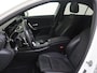 Mercedes-Benz A-klasse 180 Business Solution AMG Panoramadak / Nightpakket / Parkeercamera / Stoelverwarming /