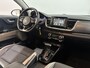 Kia Stonic 120PK T-GDi DynamicLine Automaat | Trekhaak | Climate Control | Camera | Apple CarPlay/Android Auto | Cruise Control | Lichtmetalen Velgen | Armsteun | Parkeersensoren | Licht & Regen Sensor |