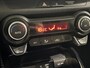 Kia Stonic 120PK T-GDi DynamicLine Automaat | Trekhaak | Climate Control | Camera | Apple CarPlay/Android Auto | Cruise Control | Lichtmetalen Velgen | Armsteun | Parkeersensoren | Licht & Regen Sensor |