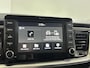 Kia Stonic 120PK T-GDi DynamicLine Automaat | Trekhaak | Climate Control | Camera | Apple CarPlay/Android Auto | Cruise Control | Lichtmetalen Velgen | Armsteun | Parkeersensoren | Licht & Regen Sensor |