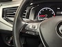 Volkswagen Polo 1.0 Sportline (APPLE CARPLAY, GROOT NAVI, LM VELGEN, SPORTSTOELEN, CRUISE, LEDER STUURWIEL, NIEUWSTAAT)