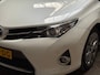 Toyota Auris 1.8 Hybrid Sport Automaat (NAVIGATIE, CAMERA, STOELVERWARMING, SPORTSTOELEN, LM VELGEN, KEYLESS, CRUISE, NIEUWSTAAT)