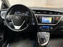 Toyota Auris 1.8 Hybrid Sport Automaat (NAVIGATIE, CAMERA, STOELVERWARMING, SPORTSTOELEN, LM VELGEN, KEYLESS, CRUISE, NIEUWSTAAT)