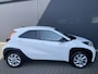 Toyota Aygo X 1.0 VVT-i MT first Achteruitrijcamera - Airco - Apple carplay - Bluetooth - Cruise control - Led verlichting - Licht metalen velgen 17 inch - Radio - Mistlampen - Stuur multifunctioneel - Stuur leder - Elektrische ramen voor - Regensensor - Start/stop systeem