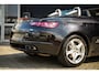 Alfa Romeo Spider 2.2 JTS Exclusive | ECC | CC | Elektr. verst. stoelen | Metallic Lak| Leder | Zeer Mooi! |