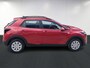 Kia Stonic 1.0 T-GDi MHEV DynamicLine | Stoel en stuurwielverwarming | Parkeersensoren voor- en achterzijde | Airco | Navigatiesysteem |