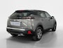 Peugeot 2008 1.2 PureTech Active Pack AUTOMAAT AIRCO CRUISE CONTROLE LM VELGEN HOGE INSTAP APPLE CARPLAY ANDROID AUTO DEALER ONDERHOUDEN 12 MAANDEN GARANTIE ZEER MOOIE AUTO
