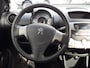 Peugeot 107 1.0 68PK 5D Envy AIRCO | Elektrische ramen | Centrale vergrendeling | Radio & CD-speler | DEALER ONDERHOUDEN!