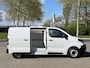 Opel Vivaro-e Electric L2 75 kWh 136pk | KOELAUTO | NAVI | Multimedia | Draadloze Apple Carplay en Android Auto | Achteruitrijcamera | Parkeersensoren achter | Mistlampen | Elektrisch inklapbare spiegels | Licht- en regensensor | 4 maanden levertijd | Andere samenstelling van opties of lengte ook mogelijk | Vraag naar de mogelijkheden | van €63.790 voor €53.995 ex. BTW rijklaar