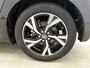 Toyota Yaris 1.5 Hybrid Dynamic Automaat | Parkeersensoren | Dodehoekdetectie | Stoel-/Stuurverwarming | Draadloze Telefoonlader |