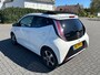 Toyota Aygo 1.0 VVT-i x-pose | Automaat | Camera achter | Climate control | Schuif/open dak | Carplay |