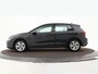 Volkswagen Golf 1.0 eTSI 110pk DSG Life · Camera · Dodehoeksensor · Adaptive Cruise Control · Apple/Android Car Play · Sfeerverlichting · Navigatie · Elek. Inklapbare Spiegels ·