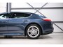 Porsche Panamera 3.0 S Hybrid | Yachting Blue | Executive Rear Seat | youngtimer | winter + zomerset | uniek | Blauw interieur |