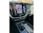 Volvo XC60 2.0 B5 Momentum Exclusive | Trekhaak | Head-up Display | 360 Graden Camera | Panoramadak | Harman Kardon Audio | Navigatie | Apple Carplay | Android Auto | BLIS | Cruise Control Adaptief