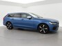 Volvo V90 2.0 T8 AWD 390 PK R-DESIGN + BOWERS & WILKINS | HEAD-UP | ELEK. TREKHAAK | INSCRIPTION BURSTING BLUE METALLIC