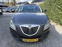 Lancia Delta 1.9-16V Twin-Turbo Platino | Panoramadak | Navi | Autom. Airco | Cruise Control | 18" LMV | Elekt. Ramen | PDC | Trekhaak | Half Leer | Privacy Glass | APK tot 22-12-2026!