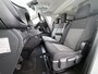 Opel Vivaro 2.0D 145PK L3 Dubbele Cabine 6-Persoons Trekhaak Euro 6 Airco Navi Apple Carplay Android Auto Cruise Control Bluetooth Pdc Betonplex Lat om lat Achterdeuren DAB Privacy Glas 1e Eigenaar Origineel Nederlandse Auto Dealeronderhouden