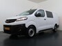 Opel Vivaro 2.0D 145PK L3 Dubbele Cabine 6-Persoons Trekhaak Euro 6 Airco Navi Apple Carplay Android Auto Cruise Control Bluetooth Pdc Betonplex Lat om lat Achterdeuren DAB Privacy Glas 1e Eigenaar Origineel Nederlandse Auto Dealeronderhouden
