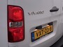 Opel Vivaro 2.0D 145PK L3 Dubbele Cabine 6-Persoons Trekhaak Euro 6 Airco Navi Apple Carplay Android Auto Cruise Control Bluetooth Pdc Betonplex Lat om lat Achterdeuren DAB Privacy Glas 1e Eigenaar Origineel Nederlandse Auto Dealeronderhouden