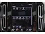Volvo XC40 T4 Recharge Inscription - IntelliSafe Assist - Parkeercamera achter - Verwarmde voorstoelen & stuur - Parkeersensoren voor & achter - Draadloze tel. lader - Extra getint glas - Elektr. inklapbare trekhaak - 19' LMV