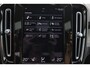 Volvo XC40 T4 Recharge Inscription - IntelliSafe Assist - Parkeercamera achter - Verwarmde voorstoelen & stuur - Parkeersensoren voor & achter - Draadloze tel. lader - Extra getint glas - Elektr. inklapbare trekhaak - 19' LMV