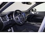 Volvo XC60 B5 250pk R-Design - Intellisafe Assist - Bowers & Wilkins audio - Geventileerd Nappa leder - Elektr. bedienb. voorstoelen met geheugen - Verwarmbare voorstoelen & stuurwiel - Achteruitrijcamera - Parkeersensoren voor & achter - Adaptieve LED koplampen - Elektr. inklapbare trekhaak
