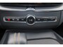 Volvo XC60 B5 250pk R-Design - Intellisafe Assist - Bowers & Wilkins audio - Geventileerd Nappa leder - Elektr. bedienb. voorstoelen met geheugen - Verwarmbare voorstoelen & stuurwiel - Achteruitrijcamera - Parkeersensoren voor & achter - Adaptieve LED koplampen - Elektr. inklapbare trekhaak