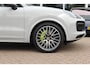 Porsche Cayenne Coupé 3.0 E-Hybrid / Panoramadak / 360Camera / Sportdesign+Chrono / Luchtvering / 22'' / Sportuitlaat / Dodehoek / DAB / Bose / Stoelverwarming 4x / Cruise Control