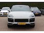 Porsche Cayenne Coupé 3.0 E-Hybrid / Panoramadak / 360Camera / Sportdesign+Chrono / Luchtvering / 22'' / Sportuitlaat / Dodehoek / DAB / Bose / Stoelverwarming 4x / Cruise Control