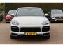 Porsche Cayenne Coupé 3.0 E-Hybrid / Panoramadak / 360Camera / Sportdesign+Chrono / Luchtvering / 22'' / Sportuitlaat / Dodehoek / DAB / Bose / Stoelverwarming 4x / Cruise Control